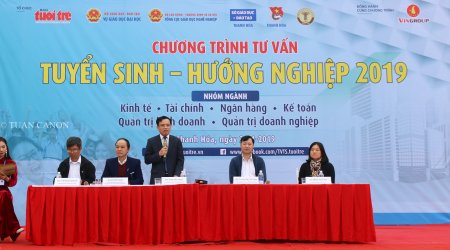 Hàng nghìn học sinh tham dự tư vấn tuyển sinh – hướng nghiệp 2019