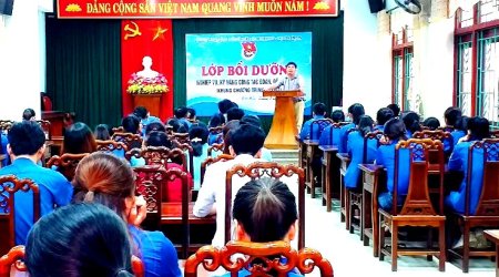 Trung tâm hướng nghiệp, dạy nghề và GTVLTNTH phối hợp tổ chức lớp tập huấn kỹ năng tư vấn nghề nghiệp, việc làm và XKLĐ cho đội ngũ cán bộ đoàn cơ sở Thị xã Bỉm Sơn