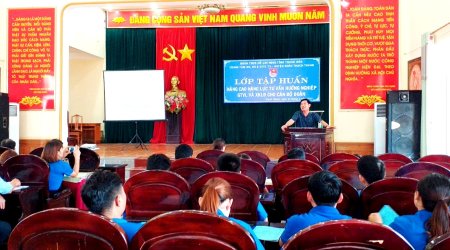 Trung tâm HNDN và GTVLTNTH phối hợp tổ chức lớp tập huấn nâng cao năng lực tư vấn hướng nghiệp, giới thiệu việc làm và XKLĐ cho đội ngũ cán bộ đoàn chủ chốt huyện Thạch Thành