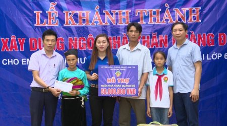 Khánh thành nhà “Khăn quàng đỏ”cho học sinh nghèo vượt khó