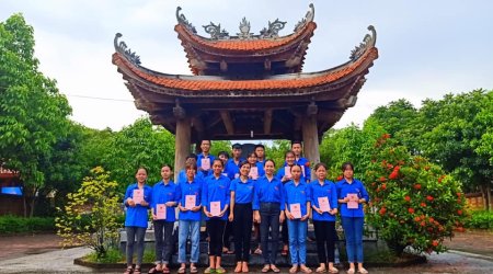 Thọ Xuân: Các cơ sở Đoàn đồng loạt tổ chức Lễ kết nạp Đoàn viên mới