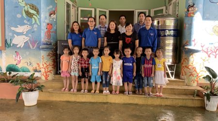 Ban Thường vụ Tỉnh đoàn khánh thành và bàn giao bể chứa nước, bể lọc nước sạch cho học sinh.