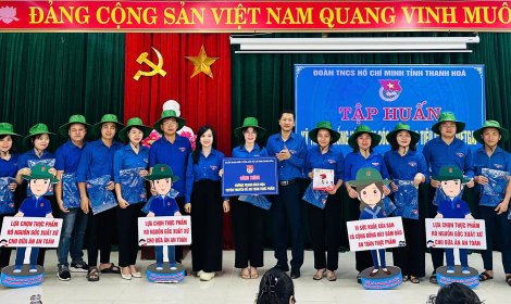 HỘI NGHỊ TẬP HUẤN KỸ THUẬT TRỒNG VÀ CHĂM SÓC RAU THEO TIÊU CHUẨN VIETGAP CHO ĐOÀN VIÊN THANH NIÊN HUYỆN LANG CHÁNH, THỌ XUÂN