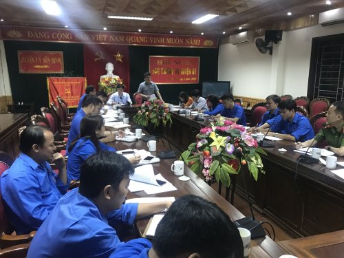 Đồng chí Nguyễn Tiến Hiệu phát biểu tại hội nghị Yên Định.png