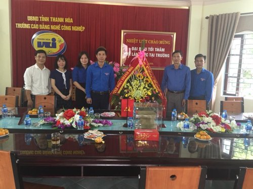 _.c Nguy_n H_u Tu_t ch&uacute;c m_ng tr__ng Cao __ng Ngh_ Thanh H&oacute;a.jpg