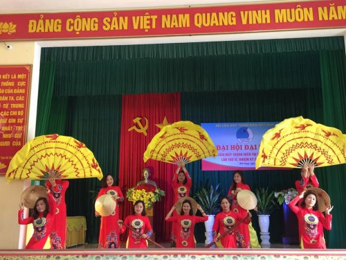 Văn nghệ chào mừng Đại hội Đại biểu Hội LHTN Việt Nam thị trấn Bến Sung.jpg