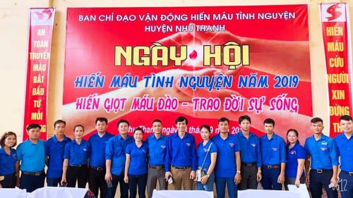 Cán bộ Đoàn chủ chốt huyện Như Thanh tham gia Ngày hội hiến máu tình nguyện.jpg