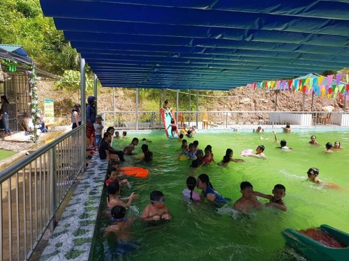 Đoàn xã Xuân Quỳ phối hợp mở các lớp tập bơi cho trẻ em.jpg