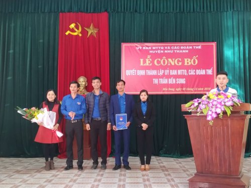 Thường trực Huyện đoàn công bố, trao quyết định thành lập Đoàn TNCS Hồ Chí Minh thị trấn Bến Sung.jpg