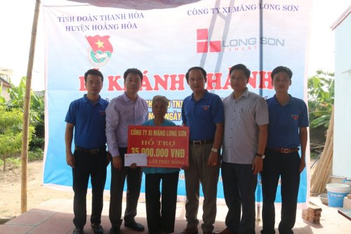 BTV Tỉnh đoàn phối hợp với công ty xi măng Long Sơn trao nhà nhân ái tại huyện Hoằng Hóa.jpg