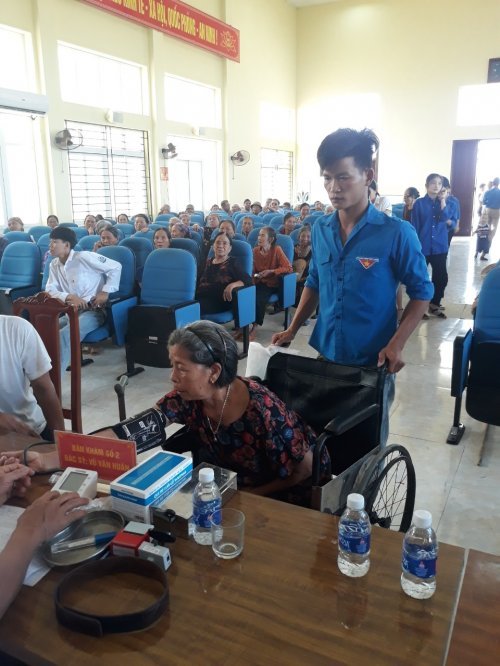 Khám chữa bệnh cho cựu TNXP tại huyện Hậu Lộc 2.jpg