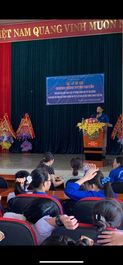 2. Đc Đồng Thị Thảo - PBT Huyện đoàn - Khai mạc chương trình tại Hải Lộc.jpg