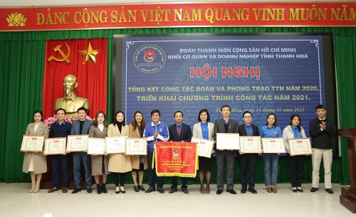 tập thể TW.jpg