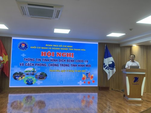 Thạc sỹ, bác sỹ Hoàng Bình Yên - Phó GĐ Trung tâm kiểm soát bệnh tật tỉnh truyền đạt thông tin tình hình dịch bênh Covid-19.jpg