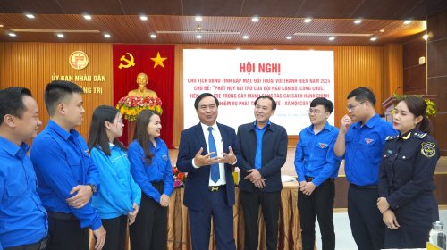 vna_potal_chu_tich_ubnd_tinh_quang_tri_doi_thoai_voi_thanh_nien_ve_cai_cach_hanh_chinh_7280760.jpg