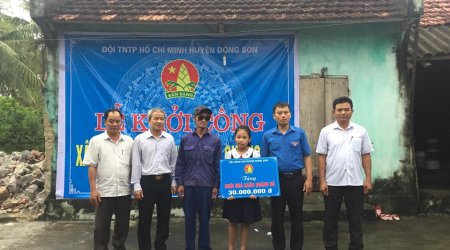 Hội đồng Đội huyện Đông Sơn hỗ trợ xây dựng “Ngôi nhà Khăn Quàng Đỏ” năm 2018