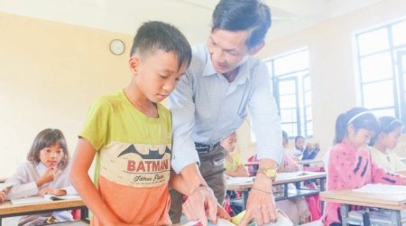 Chuyện những thầy giáo gieo chữ nơi bản Vịn