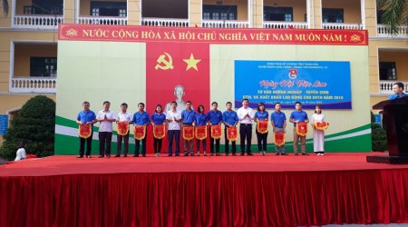 Trung tâm hướng nghiệp, dạy nghề và GTVLTN Thanh Hóa phối hợp với BTV Huyện đoàn Lang Chánh tổ chức “ Ngày hội việc làm” cho ĐVTN