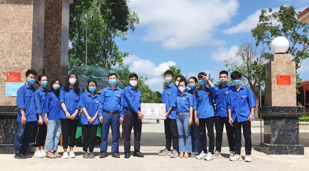 Thường trực Tỉnh Đoàn thăm, động viên các đội hình tình nguyện “Tiếp sức mùa thi” năm 2020