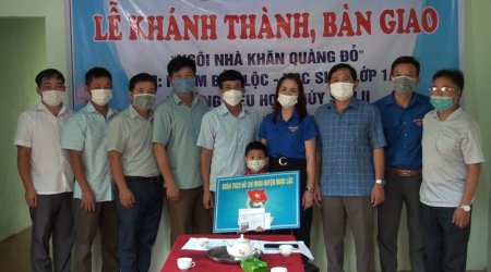 NGỌC LẶC: KHÁNH THÀNH VÀ BÀN GIAO “NGÔI NHÀ KHĂN QUÀNG ĐỎ” CHO HỌC SINH CÓ HOÀN CẢNH KHÓ KHĂN.