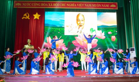 Hà Trung: Tổ chức Liên hoan Nghệ thuật quần chúng "Thanh niên Hát dân ca và ca khúc cách mạng" năm 2022. 