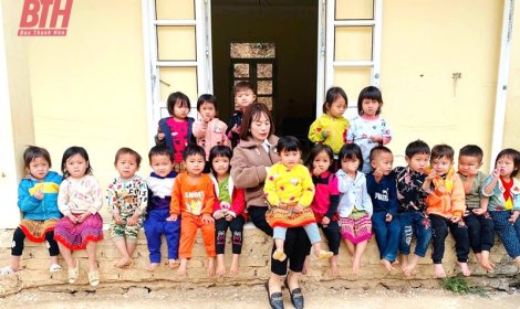 Nữ giáo viên vùng biên lo bữa ăn, giấc ngủ cho học sinh