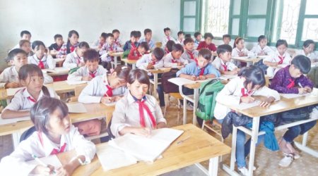 Ổn định việc học tập sau lũ: Vẫn còn bộn bề khó khăn