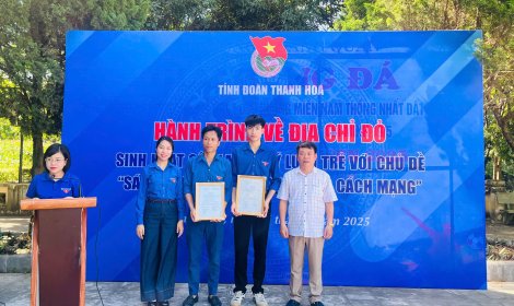 Hành trình về với địa chỉ đỏ và sinh hoạt câu lạc bộ Lý luận trẻ với chủ đề “Sáng mãi chủ nghĩa anh hùng cách mạng”