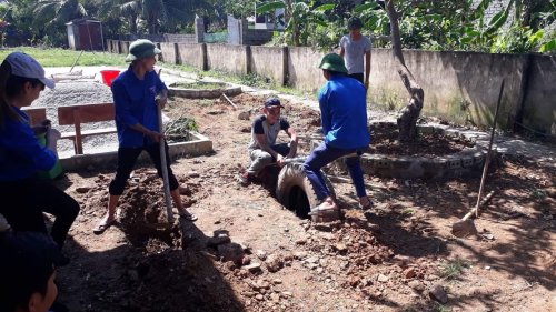 s&acirc;n chơi mầm non.jpg