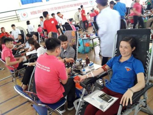 ĐVTN huyện Thiệu H&oacute;a tham gia hiến m&aacute;u nh&acirc;n đạo.jpg