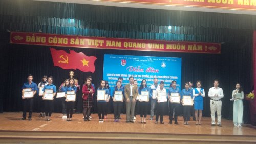 Diễn đ&agrave;n sinh vi&ecirc;n l&agrave;m theo lời B&aacute;c 2017.jpg