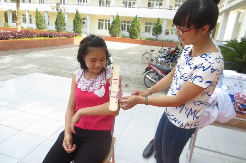 Kỹ thuật cố định g&atilde;y xương c&aacute;nh tay.JPG