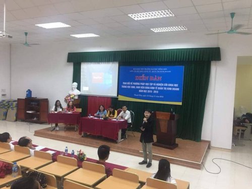 Sinh viên Vũ Đức Anh - Sinh viên 5 tốt cấp trung ương trao đổi kinh nghiệm học tập tại diễn đàn.jpg