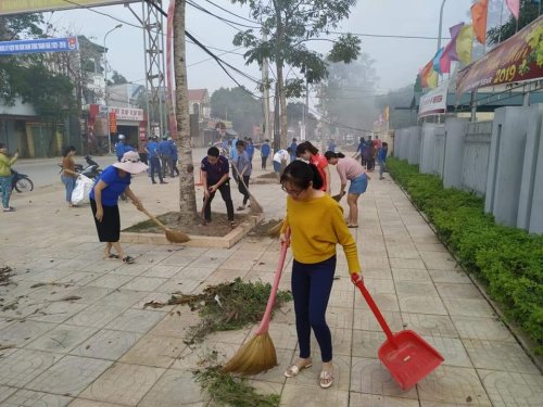 chi đo&agrave;n cơ quan ra qu&acirc;n dọn dẹp vệ sinh trước c&ocirc;ng sở.JPG