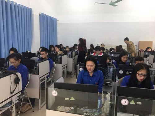 T&iacute; Sinh tham gia thi.jpg