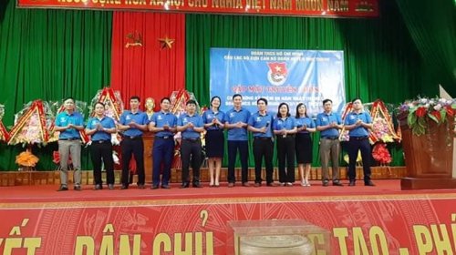 C&aacute;c th&agrave;nh vi&ecirc;n CLB giao lưu văn nghệ ch&agrave;o mừng 88 năm th&agrave;nh lập Đo&agrave;n TNCS Hồ Ch&iacute; Minh.jpg