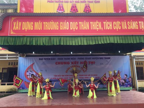 Văn nghệ ch&agrave;o mừng.jpg