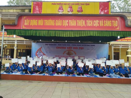 Th&iacute; sinh trả lời c&acirc;u hỏi.jpg