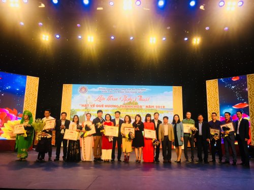 đại bi&ecirc;̉u chụp ảnh các đơn vị đạt giải.jpg