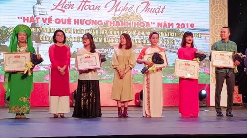 Tiết mục đạt giải ba Hội thi H&aacute;t về qu&ecirc; hương Thanh H&oacute;a do Đo&agrave;n khối c&aacute;c cơ quan tỉnh tổ chức.jpg