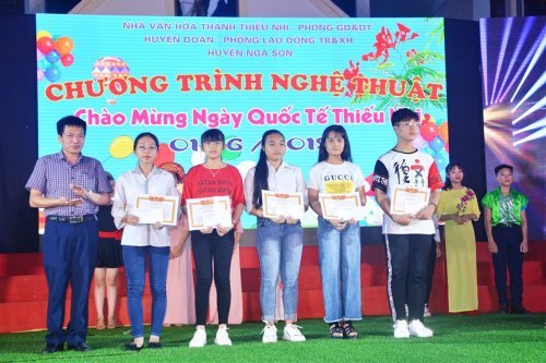 trao giải năng khiếu tổng hợp.jpg