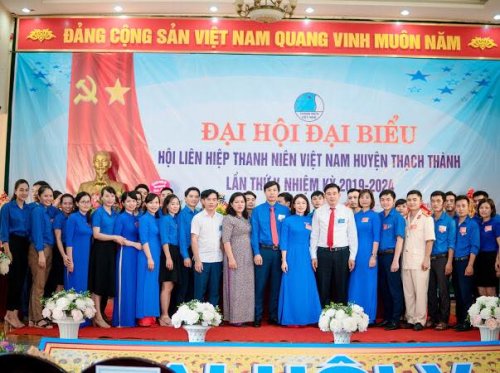 Ủy ban Hội LHTN Việt Nam huyện Thạch Thành khóa V ra mắt nhận nhiệm vụ.jpg