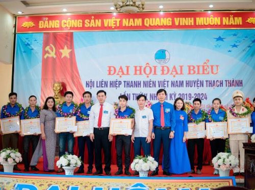 Tuyên dương 10 gương mặt trẻ tiêu biểu trên các lĩnh vực.jpg