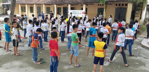 dạy v&otilde; taewondo cho c&aacute;c em học sinh.jpg