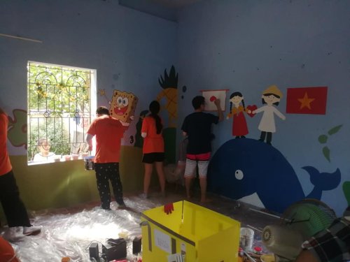 c&aacute;c bạn tnv h&agrave;n quốc tham gia vẽ tranh tại ph&ograve;ng đọc thư viện .jpg