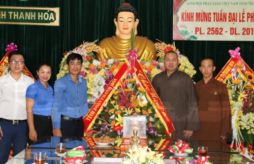 H&igrave;nh ảnh ch&uacute;c mừng tăng ni, phật tử nh&acirc;n Ng&agrave;y lễ phật Đản 2019.jpg