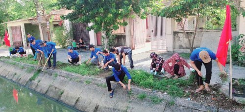 tổ chức cho ĐVTN dọn vệ sinh m&ocirc;i trường.jpg