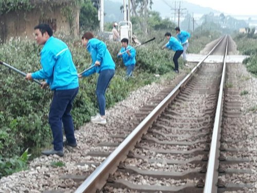 Hoạt động m&ocirc; h&igrave;nh đường sắt an to&agrave;n.jpg