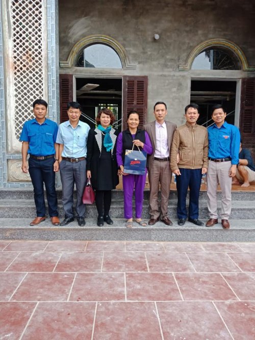 tặng qu&agrave;.jpg