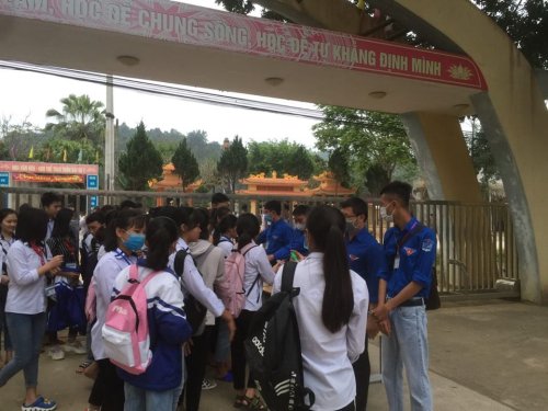 Đo&agrave;n vi&ecirc;n, thanh ni&ecirc;n l&agrave; gi&aacute;o vi&ecirc;n, học sinh Trường THCS&THPT Như Thanh ra qu&acirc;n ph&ograve;ng chống dịch bệnh.jpg
